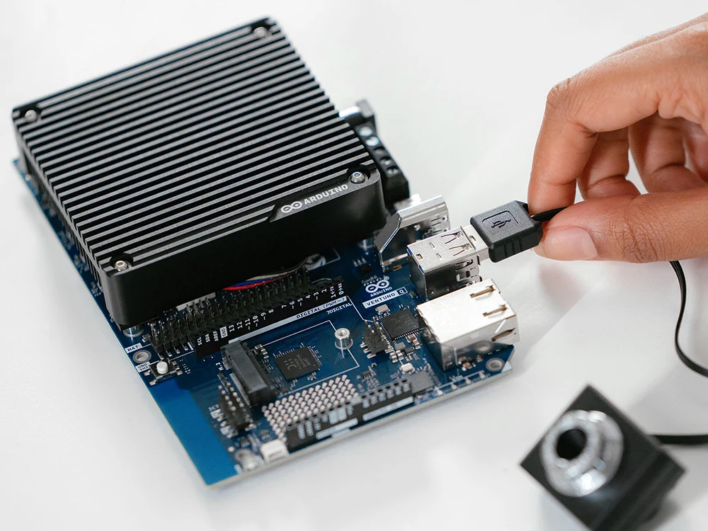 Arduino® VENTUNO™ Q  ARM Cortex-M33F  2x8GB LPDDR5, 64GB eMMC,  Edge AI Computer